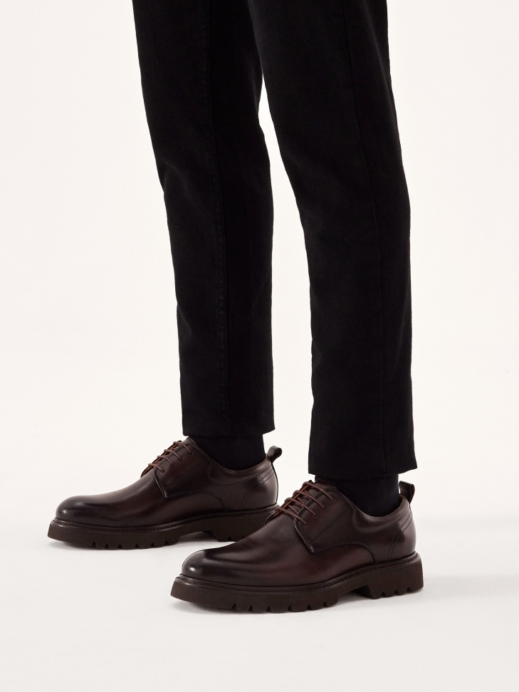 Casual men's shoes made of full grain leather