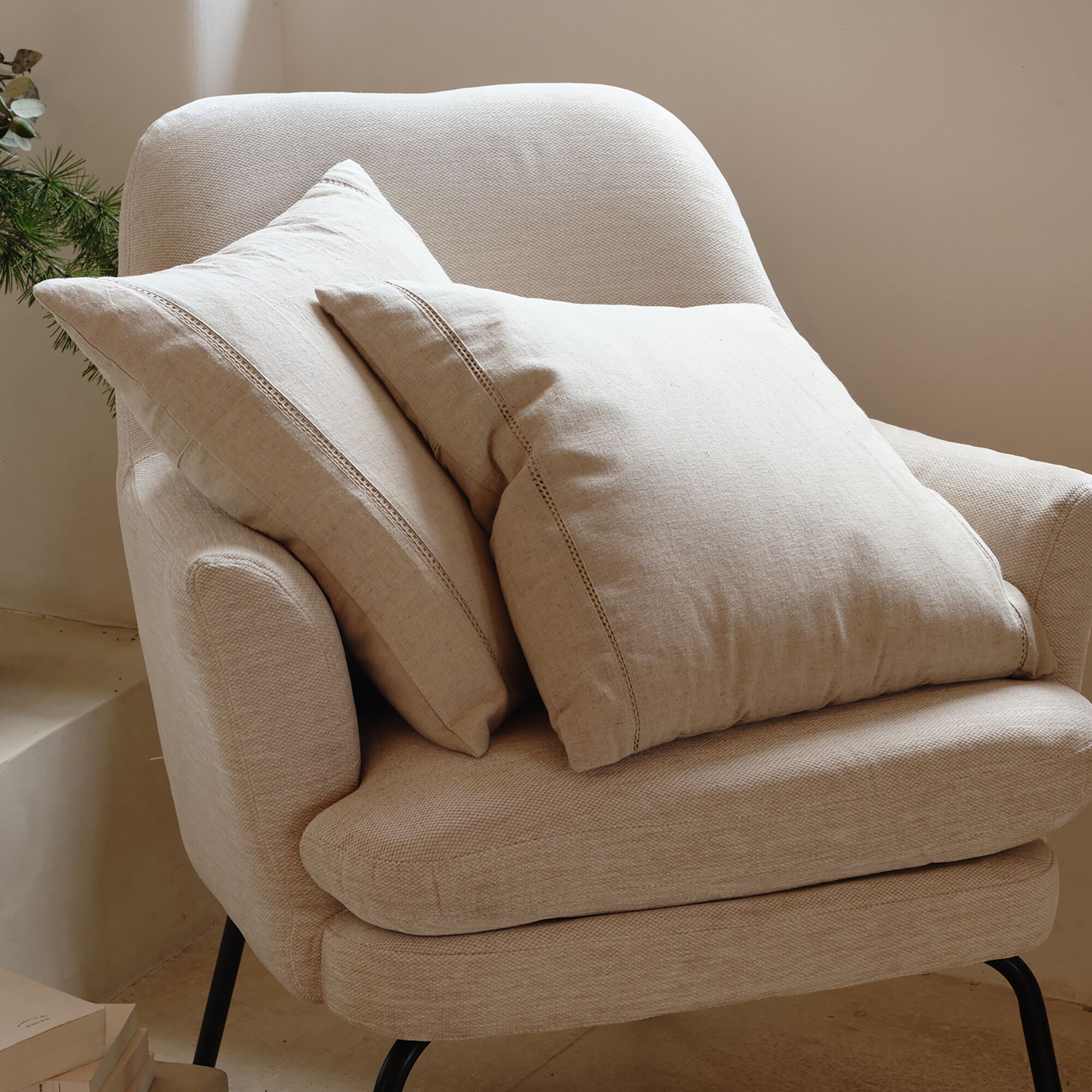 LAUZON - Coussin en lin et coton finition liseré 45x45cm - beige