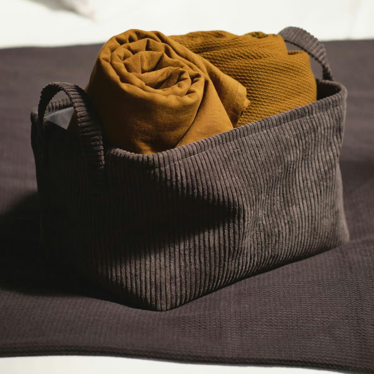 - Panier de rangement en velours gris