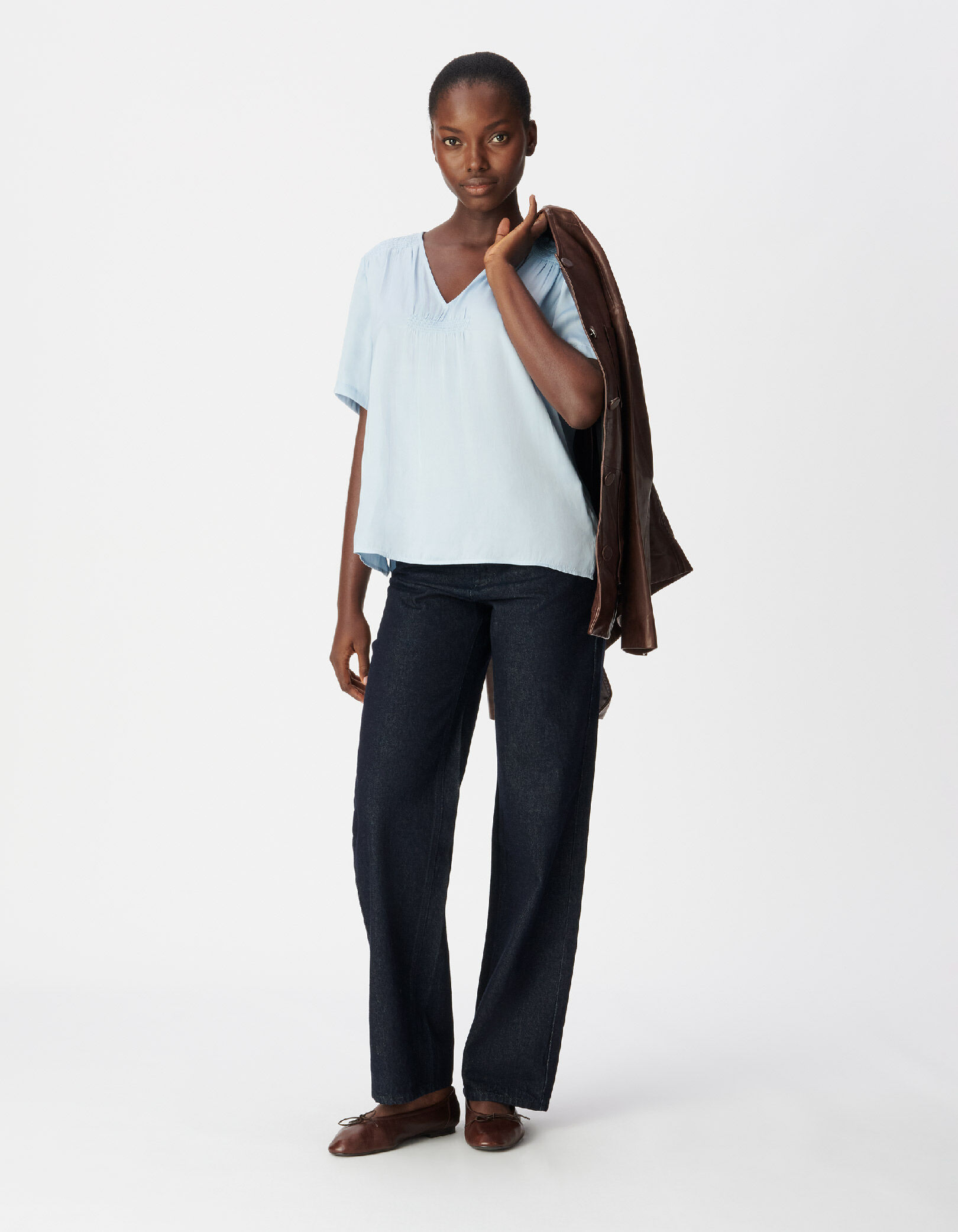 Top bleu satiné détails smocks Femme