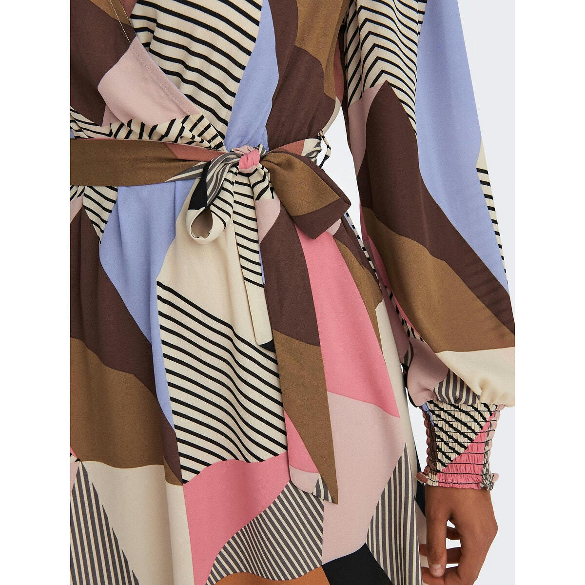 Robe courte, manches longues, imprimée