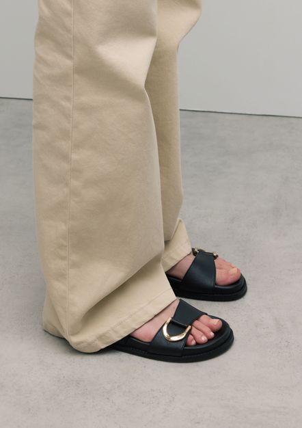 Zwarte leren slippers met buckles