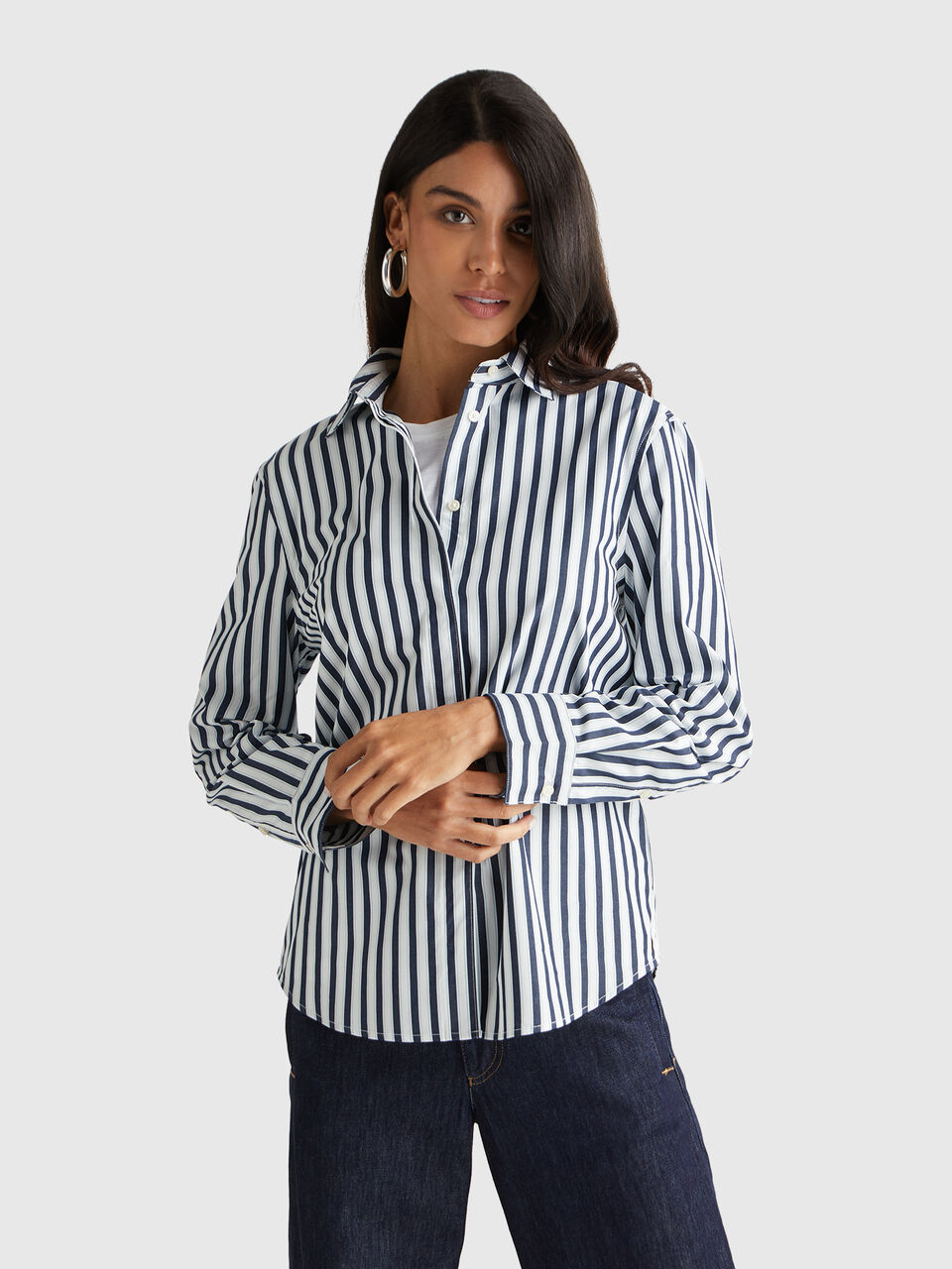 Shirt with vertical stripes