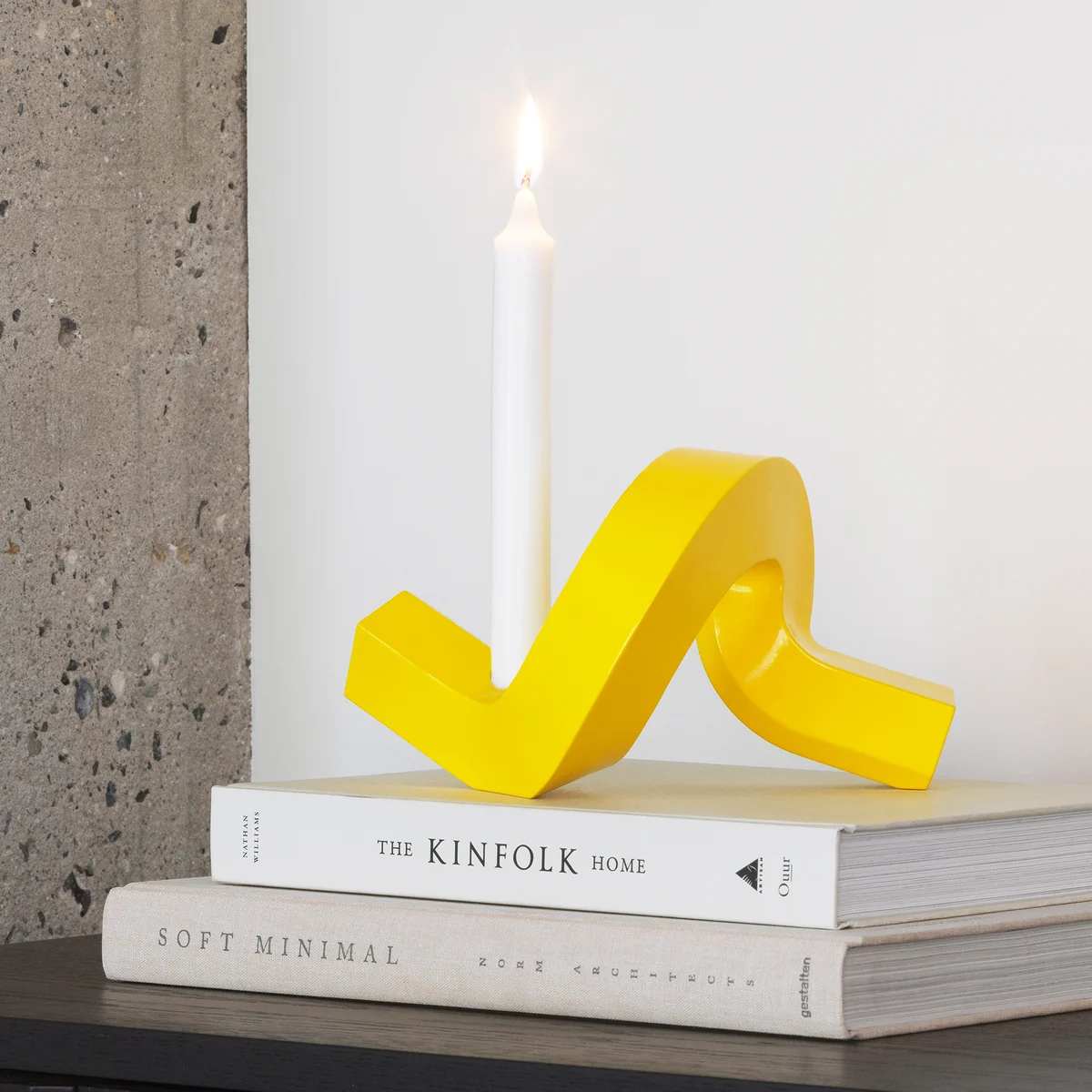 Normann Copenhagen - Crooked Kerzenständer, gelb