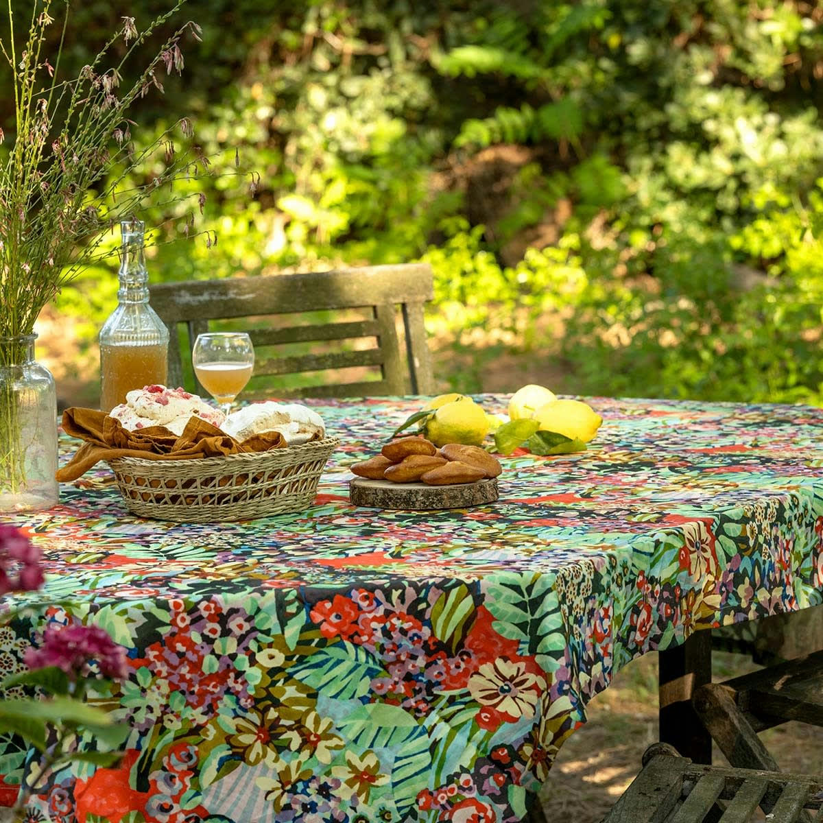 TANA - Nappe grand format en coton imprimé design fleuri 140x235