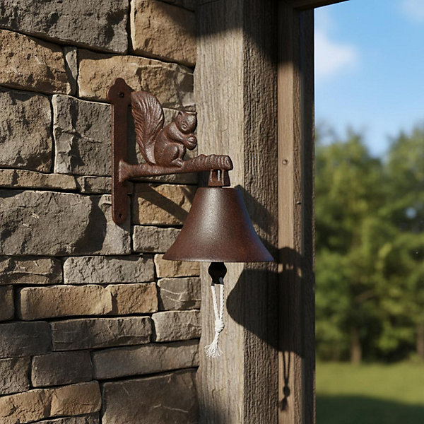 Cloche de jardin écureuil en fonte