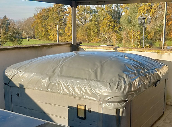 Couverture gonflable Sp'Ump pour Spa Extérieur - Spa Inférieur à 2,6m x 2,6m - Bâche Sable - POOLCO