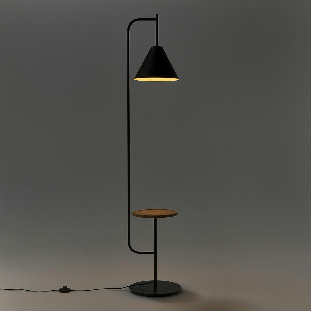 Lampadaire avec tablette métal fer et bois, Mugli