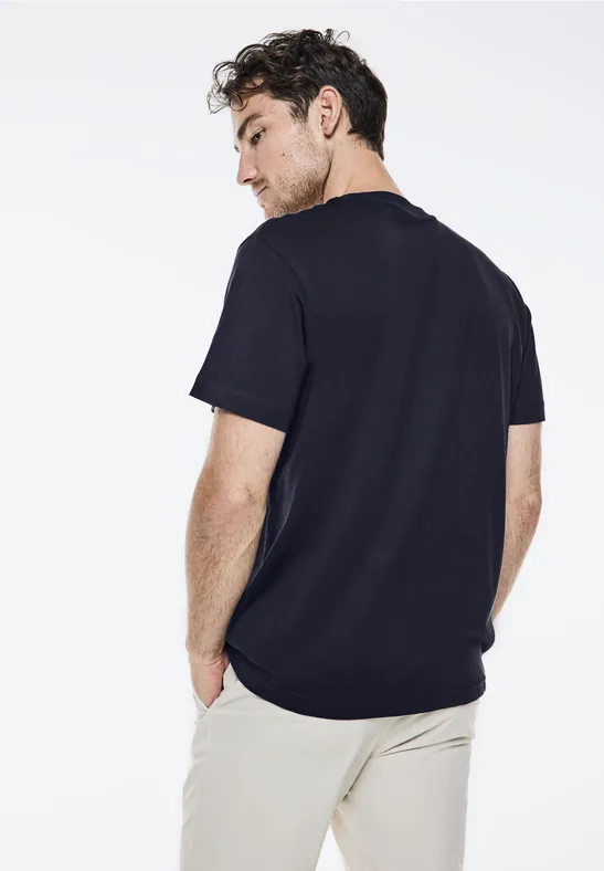 T-Shirt mit Chestartwork