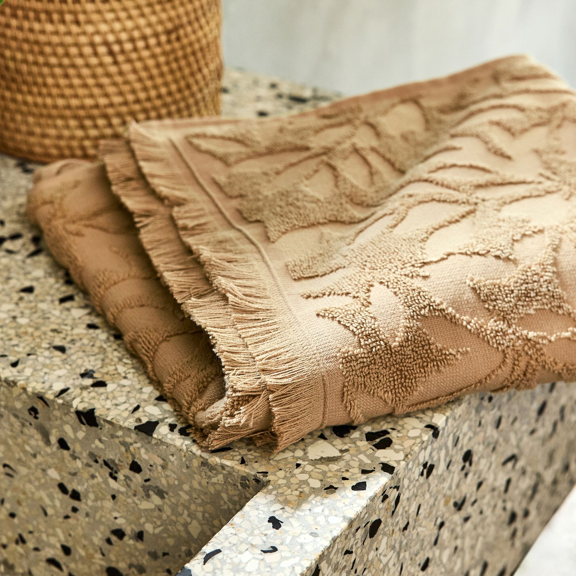 ALLORO - Serviette de toilette en coton motif floral 50x100cm - beige sable