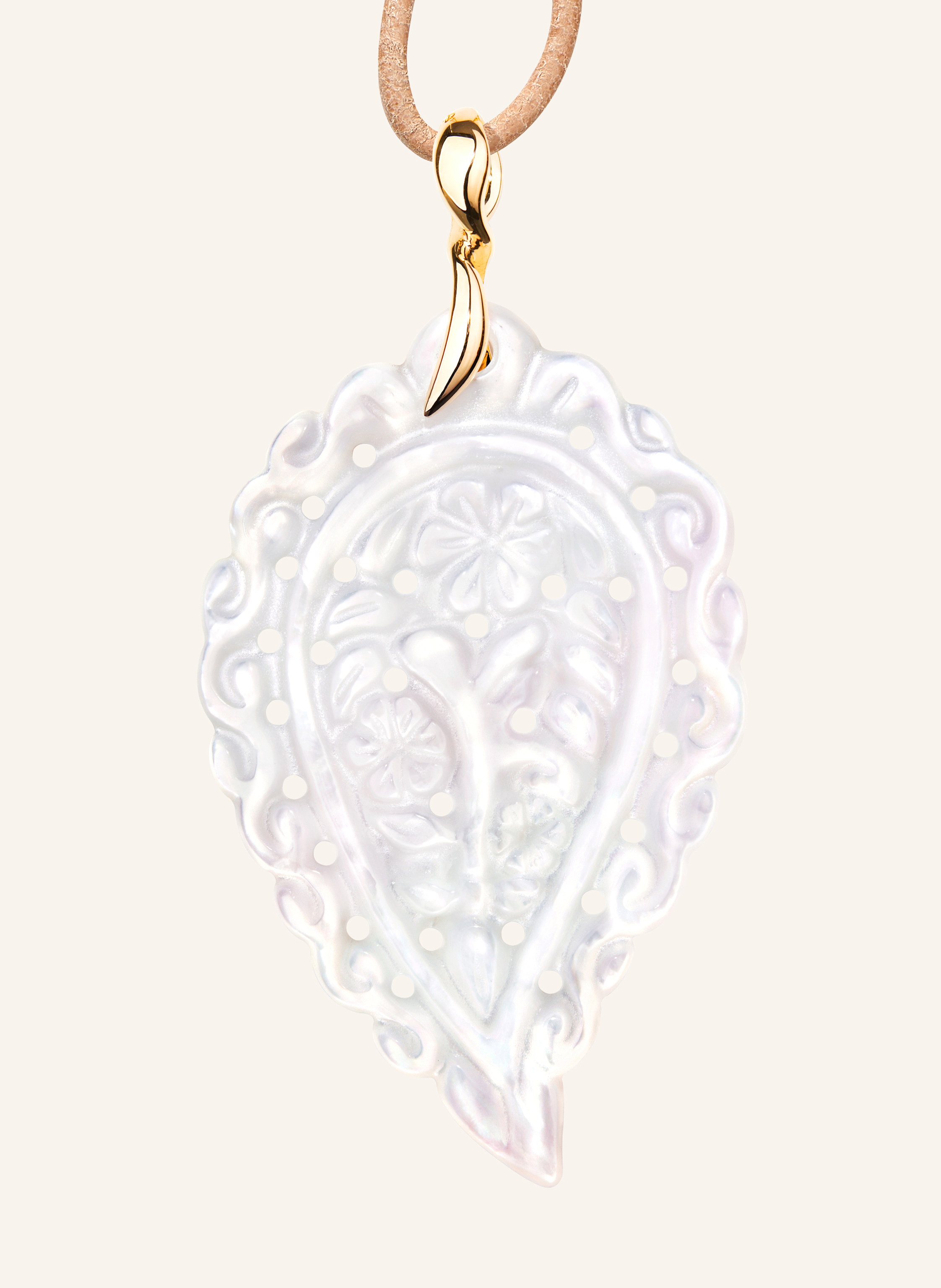 TAMARA COMOLLI Anhänger PENDANT INDIA LARGE MOTHER OF PEARL WHITE aus 18 Karat Gelbgold und Perlmutt