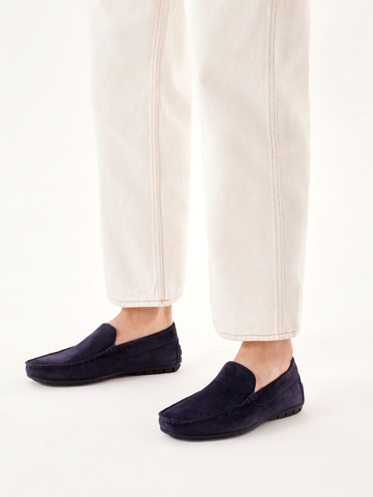 Navy blue driving moccasins in navy blue
