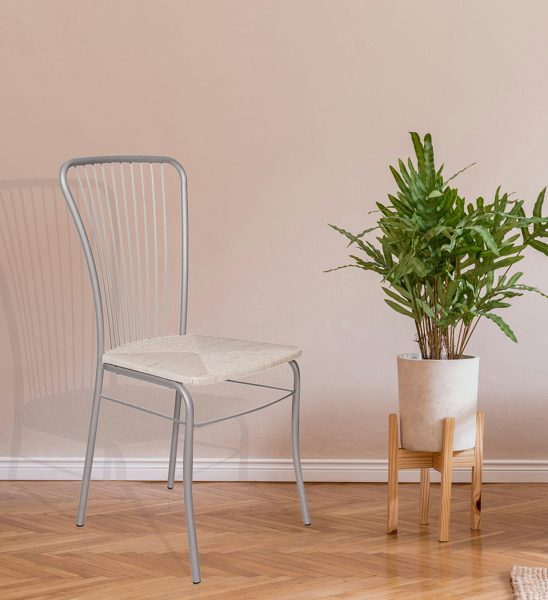 - Chaise classique avec fond en éco-cuir blanc