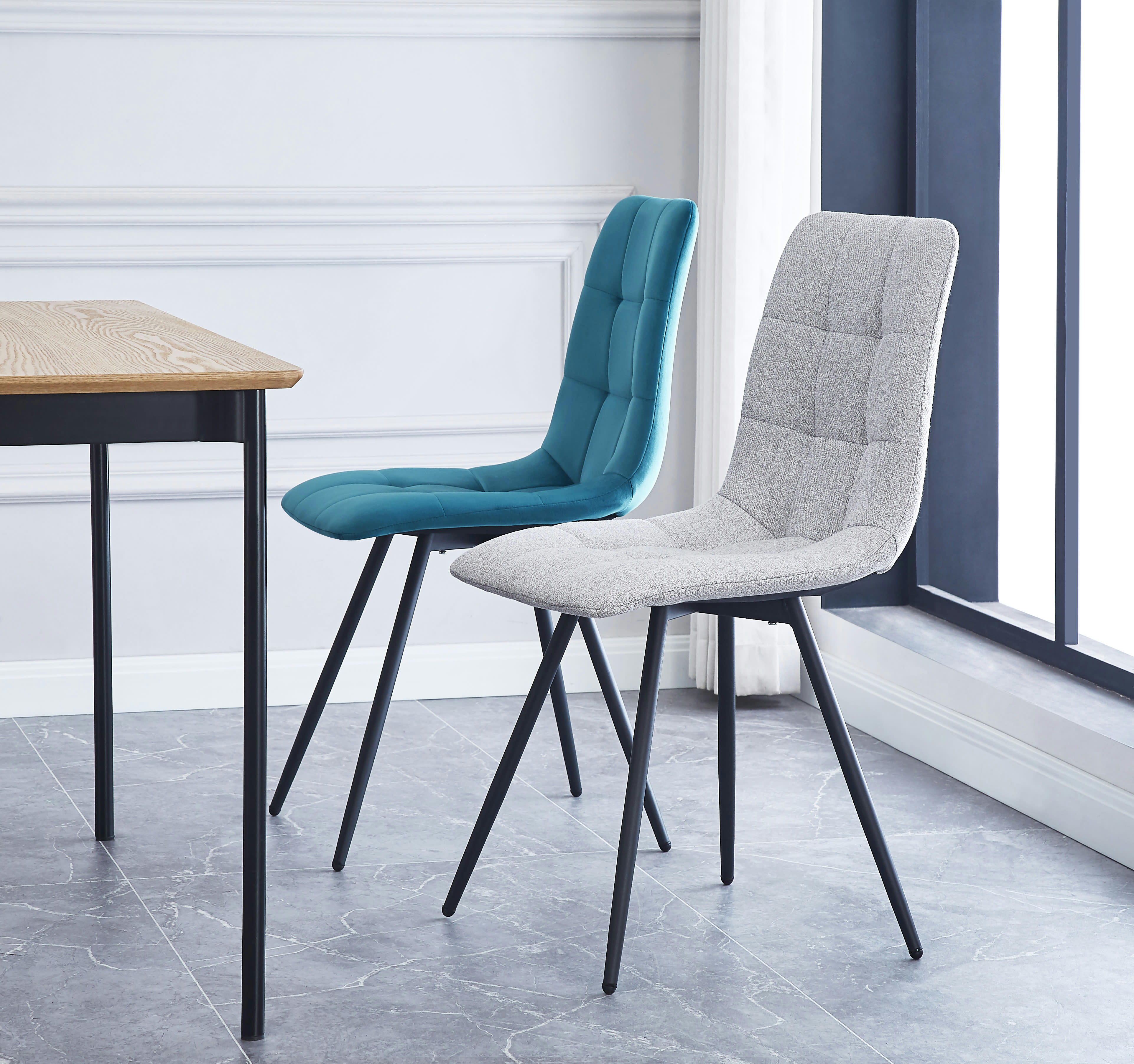 - Lot de 2 chaises scandinaves en métal et tissu gris