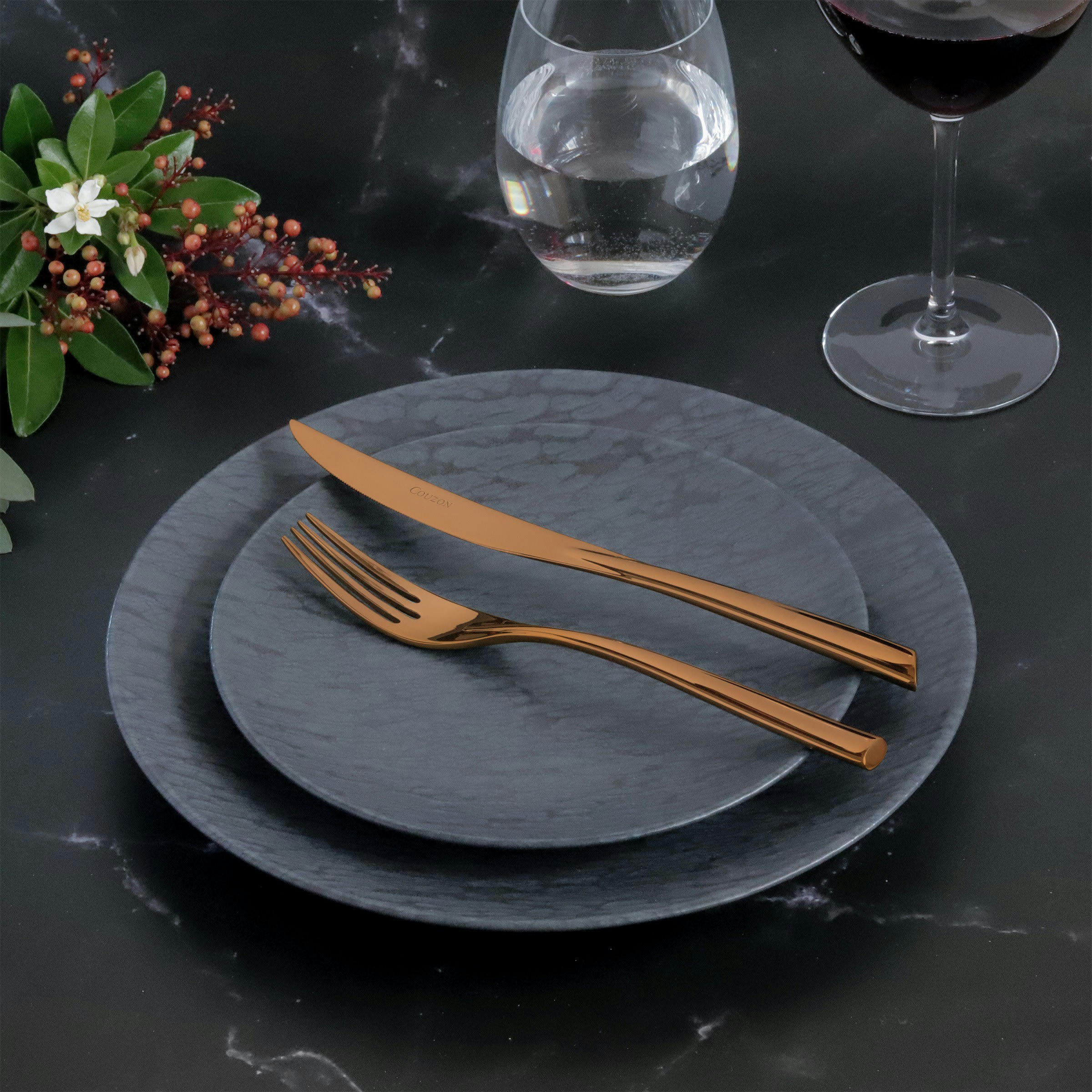 DISTINGO - Ménagère 24 couverts en Acier Inoxydable + PVD Cuivre