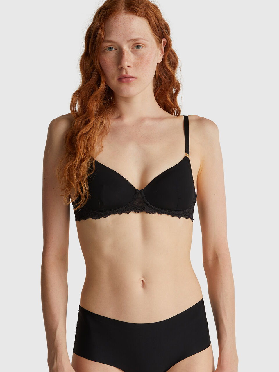 Padded bra with lace