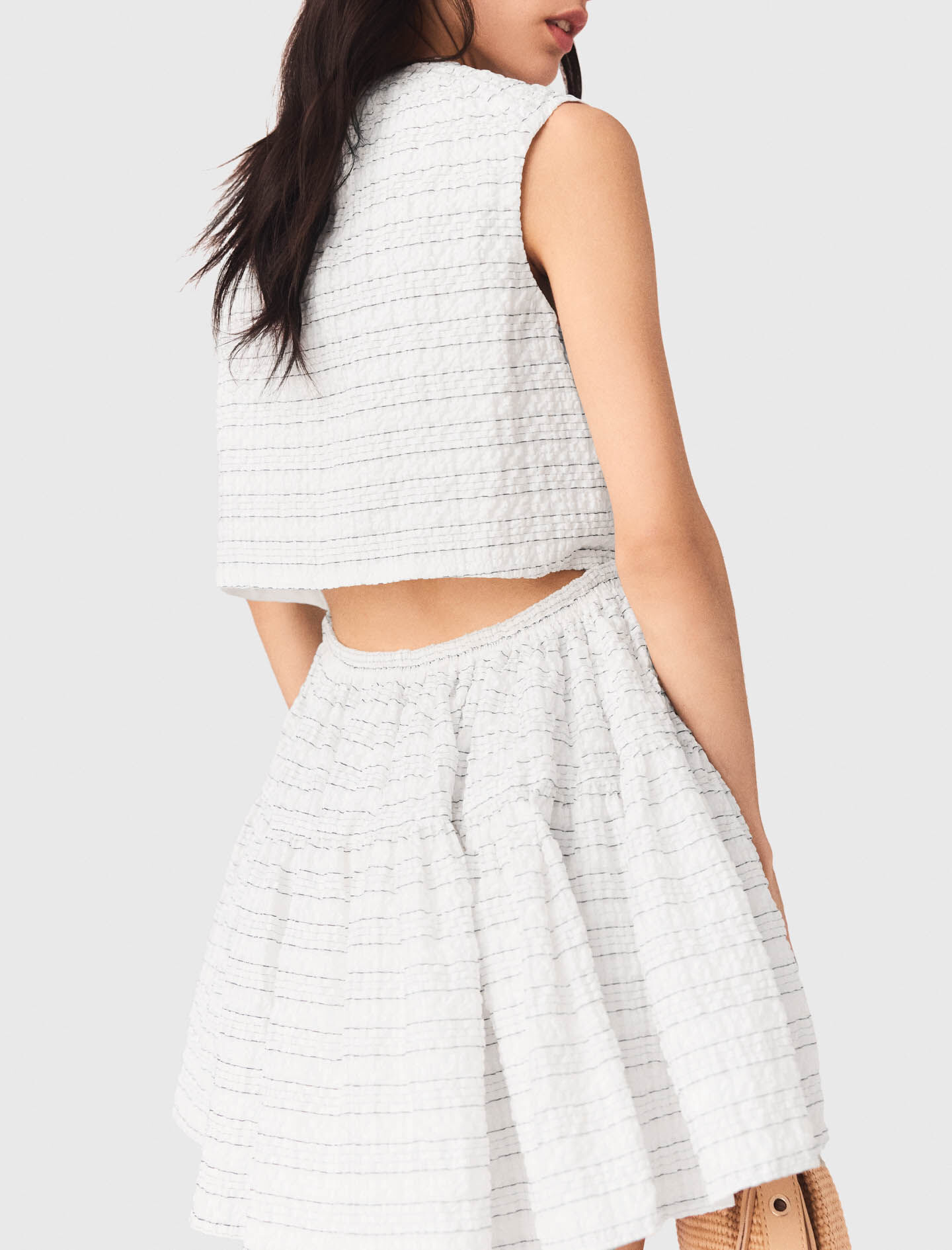 Robe courte évasée et dos ouvert
