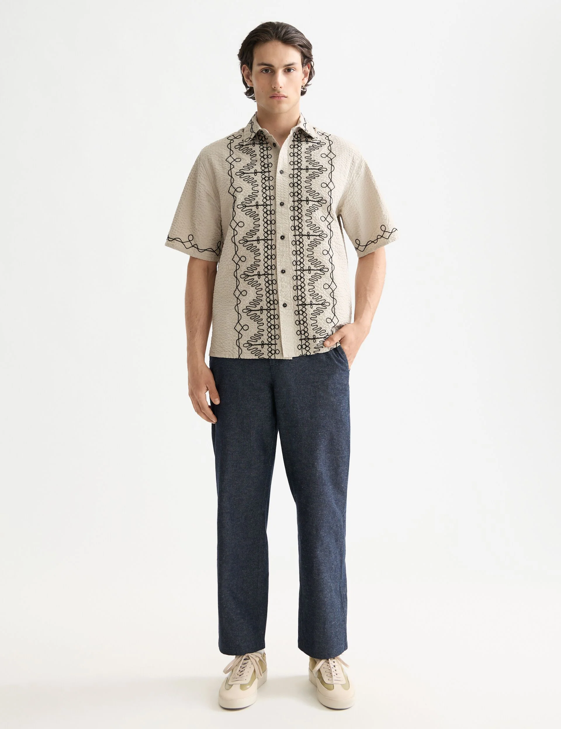 Embroidered short-sleeved shirt