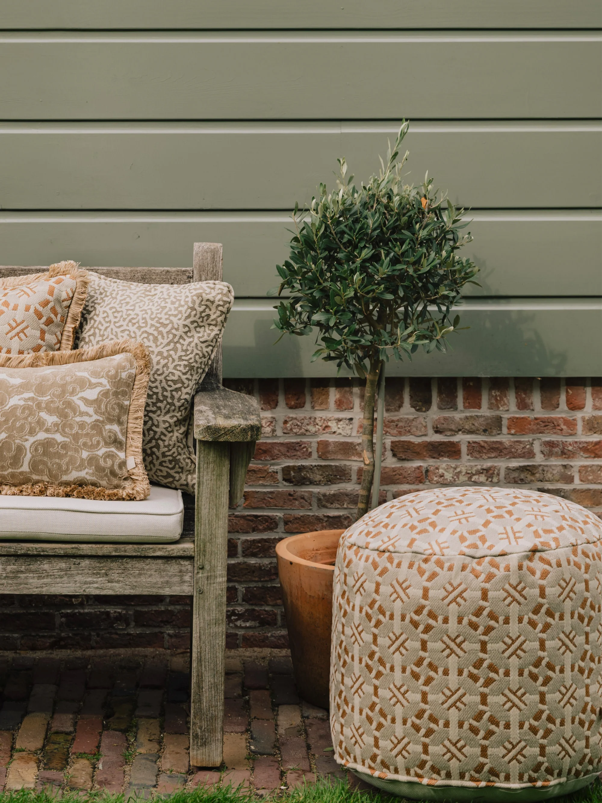 Handgefertigter Outdoor-Pouf Coco