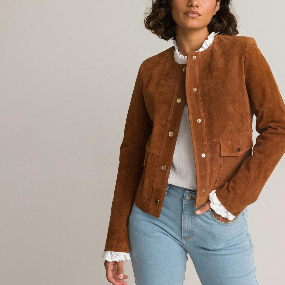 Veste en cuir pressionnée, col rond