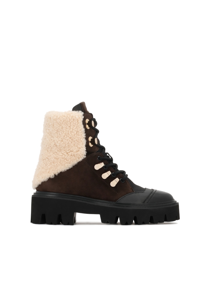 Suede boots with sheep's wool