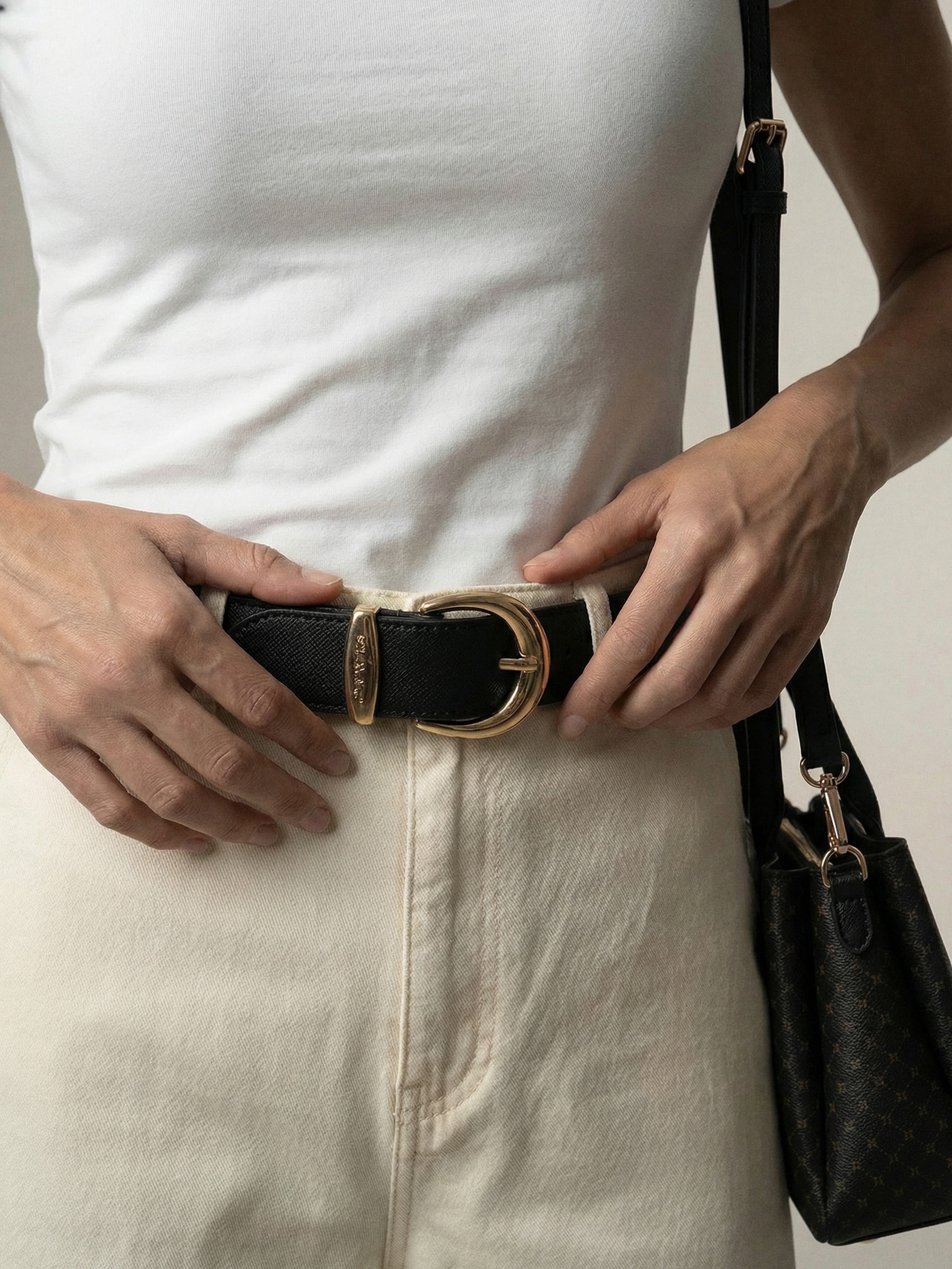 Pasek saffiano z metalową klamrą i grawerem S’atelier