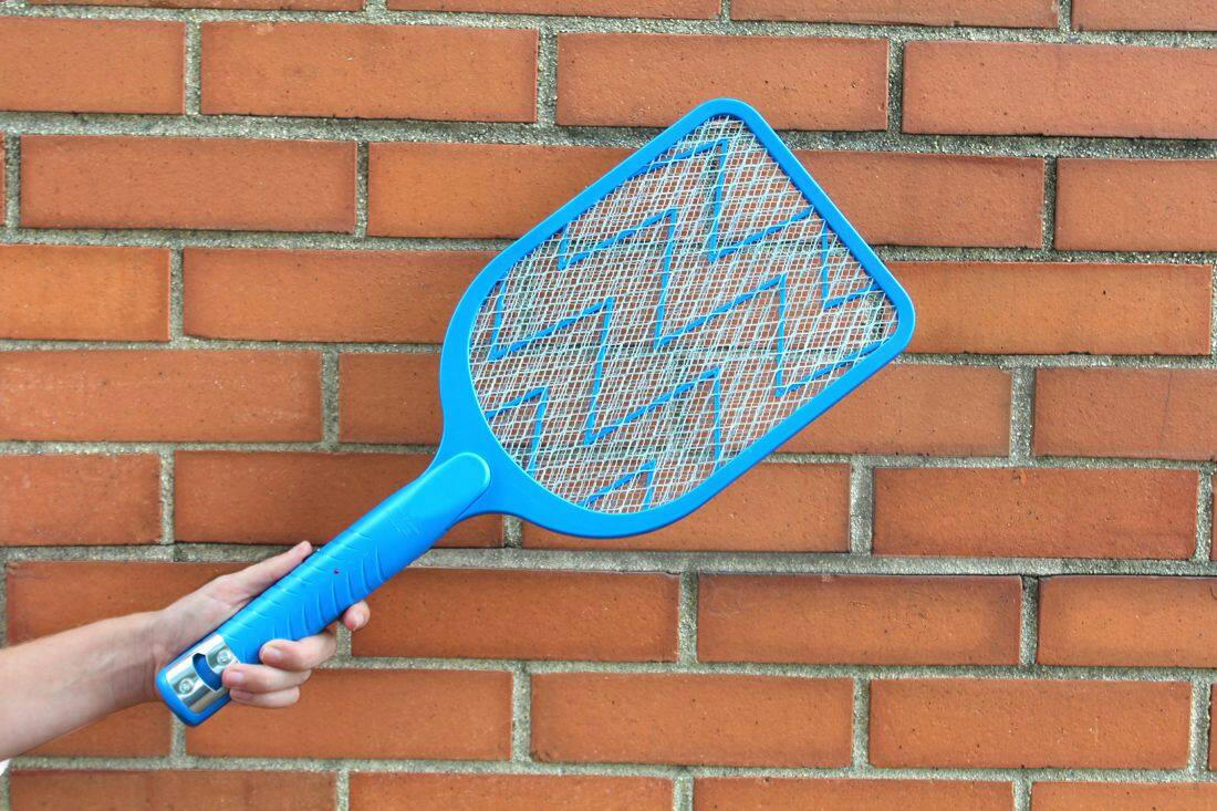 PIC MEGA Battery-Powered Mosquito/Bug Zapper Racket