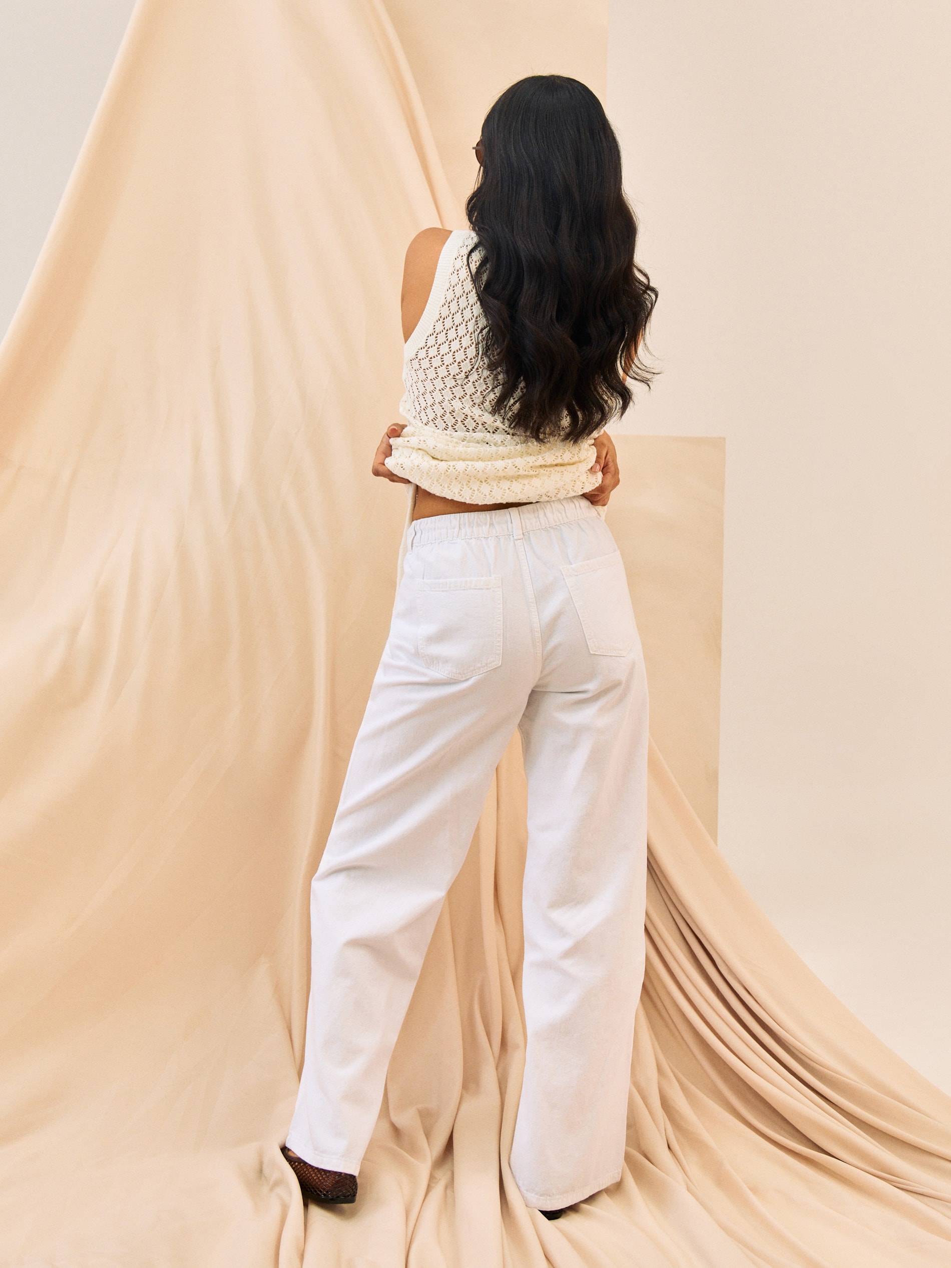 Jeansy wide leg high waist z materiałowym paskiem
