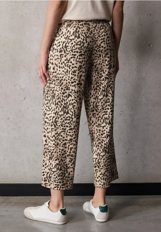 Culotte im Leo-Look