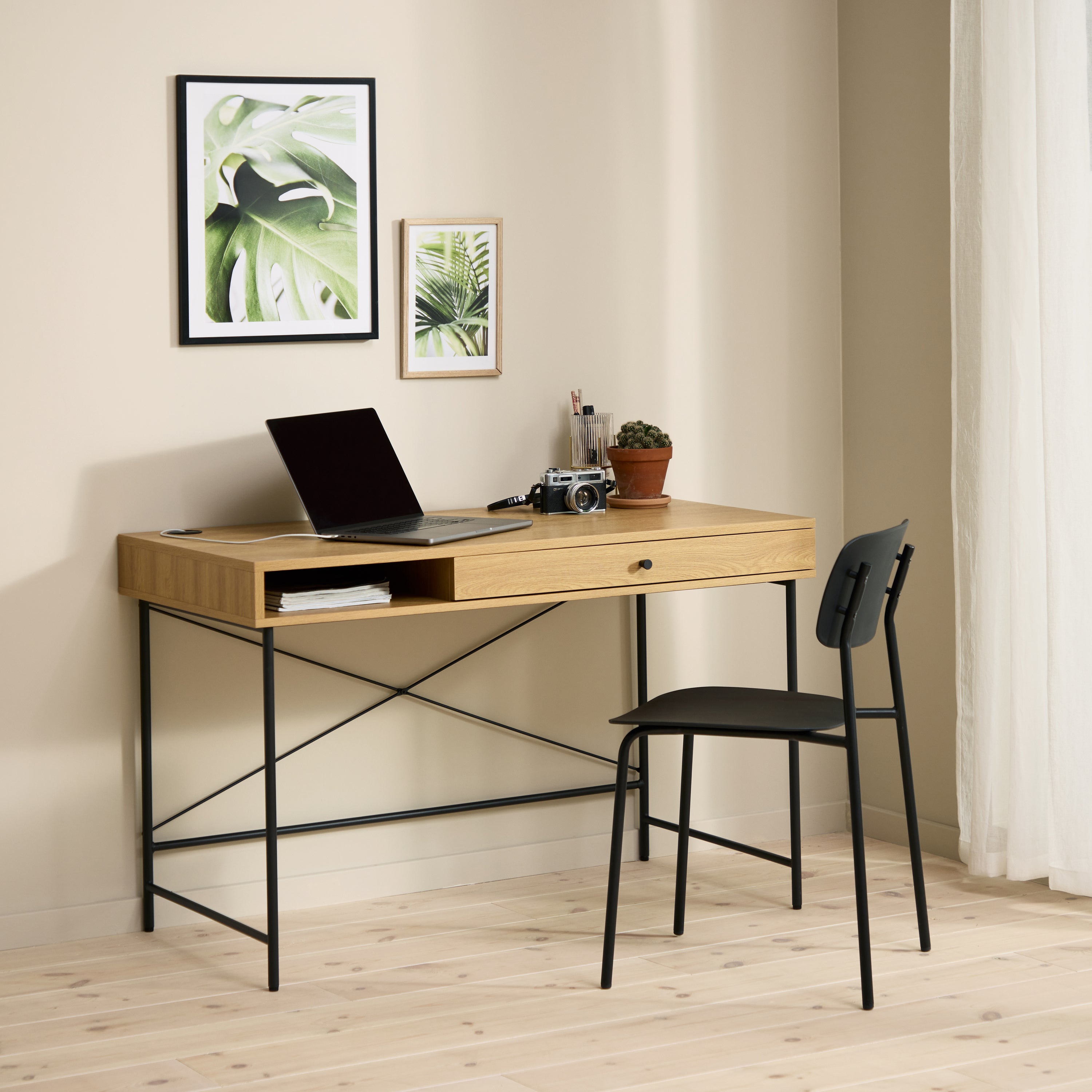 by fonQ Taryn Bureau - Naturel Eiken