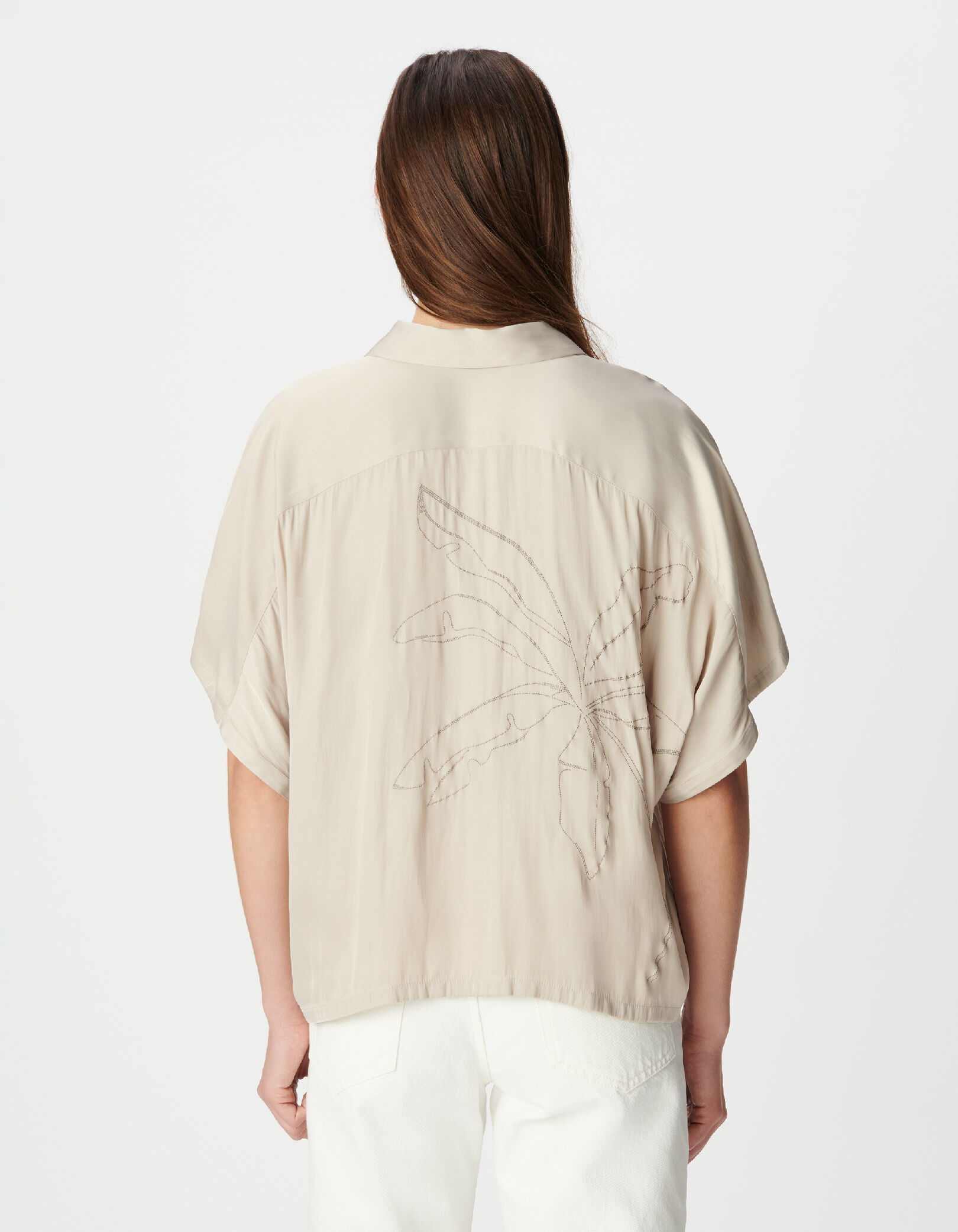 Chemise beige satinée motif palmier clouté dos Femme