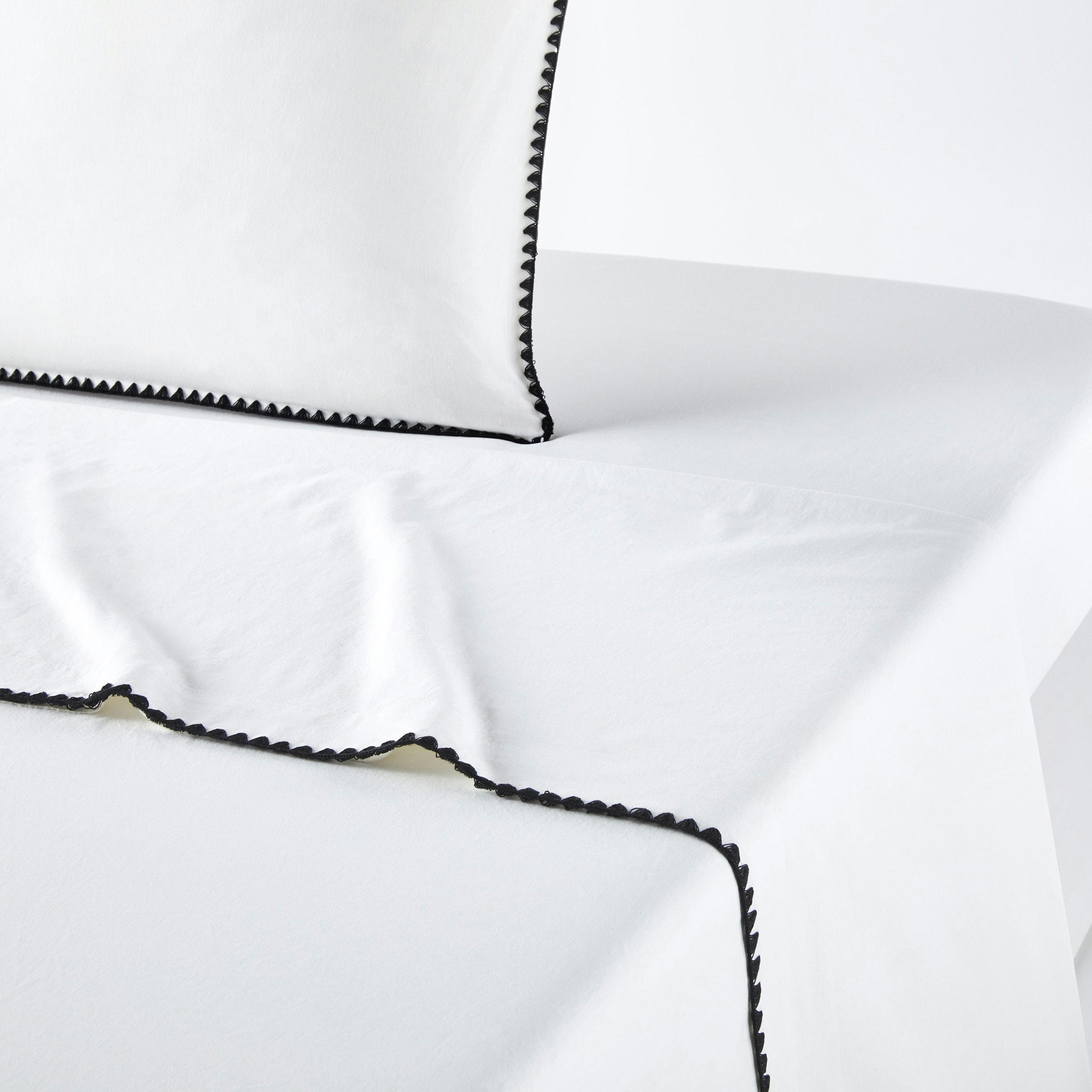 Drap plat uni en coton lavé, brodé, Merida