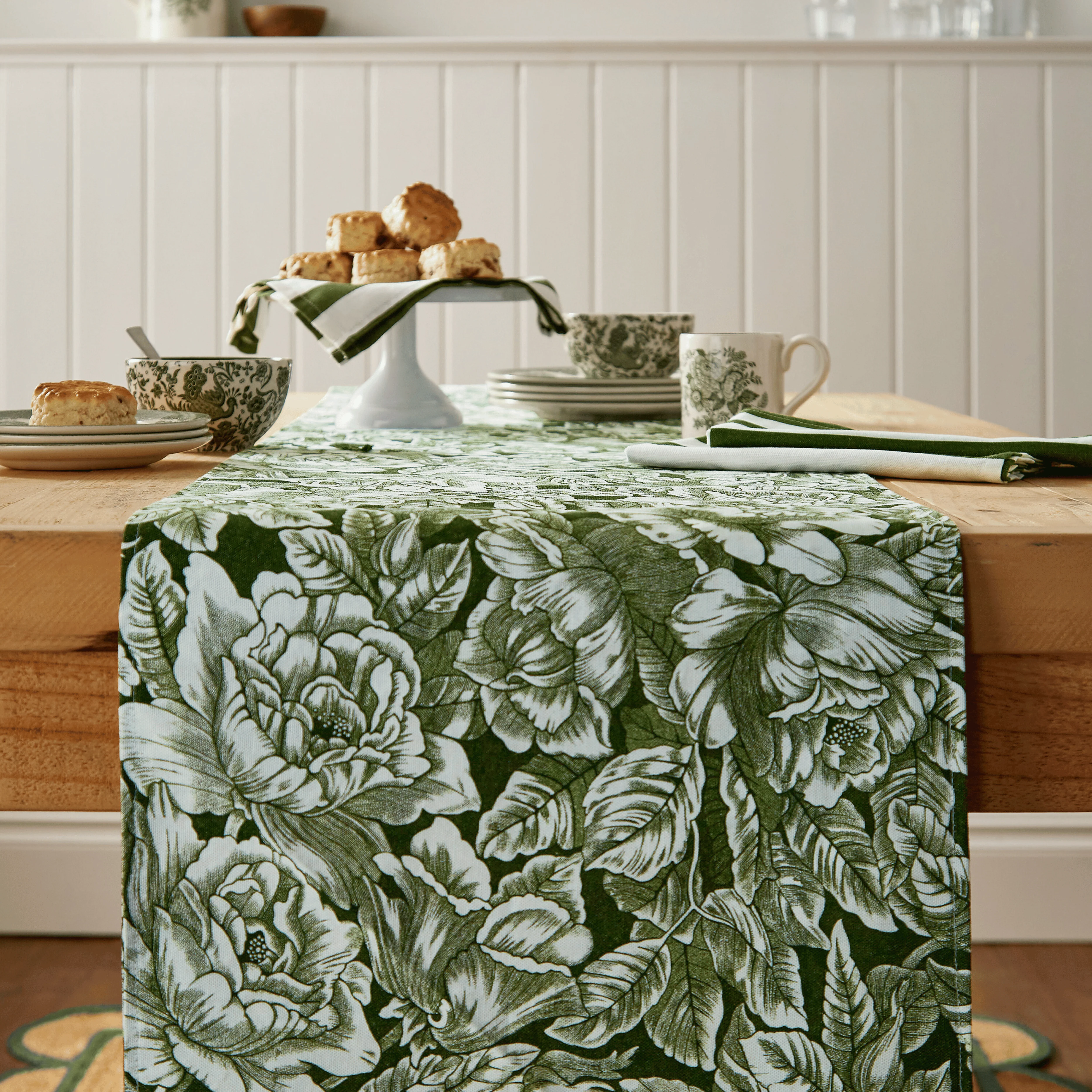 Burleigh x Bedeck of Belfast Green Hibiscus Table Runner