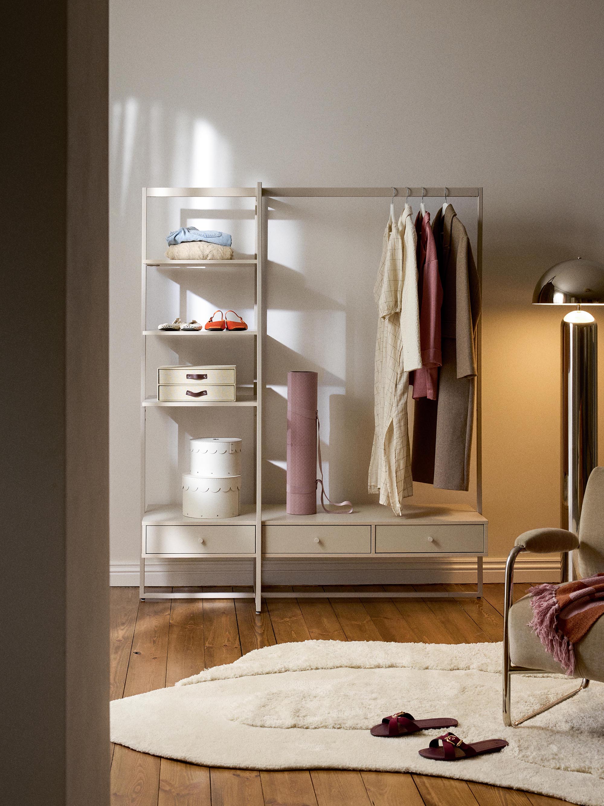 Offener Kleiderschrank Pacey