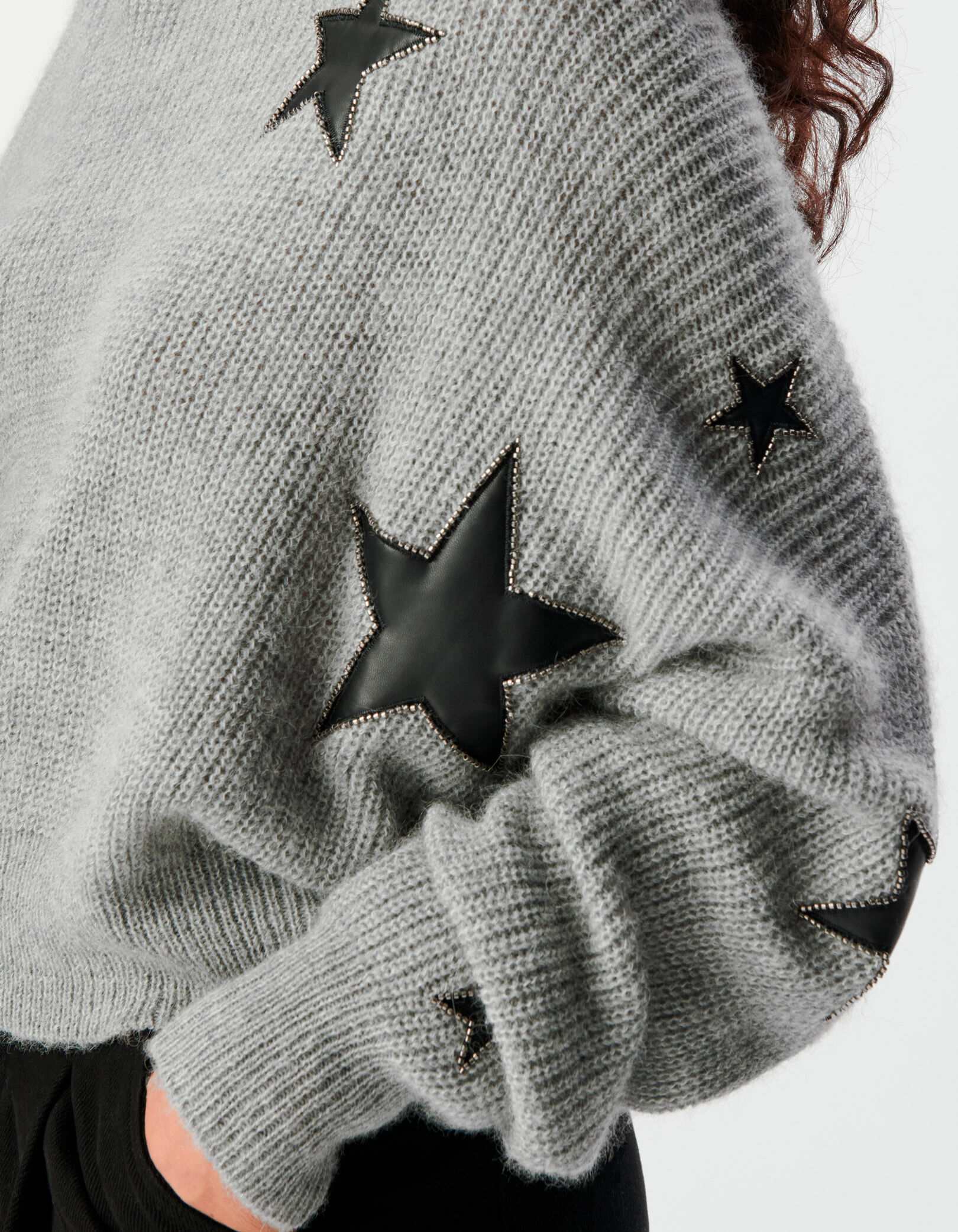 Pull gris tricot découpes rock étoiles et perles Femme