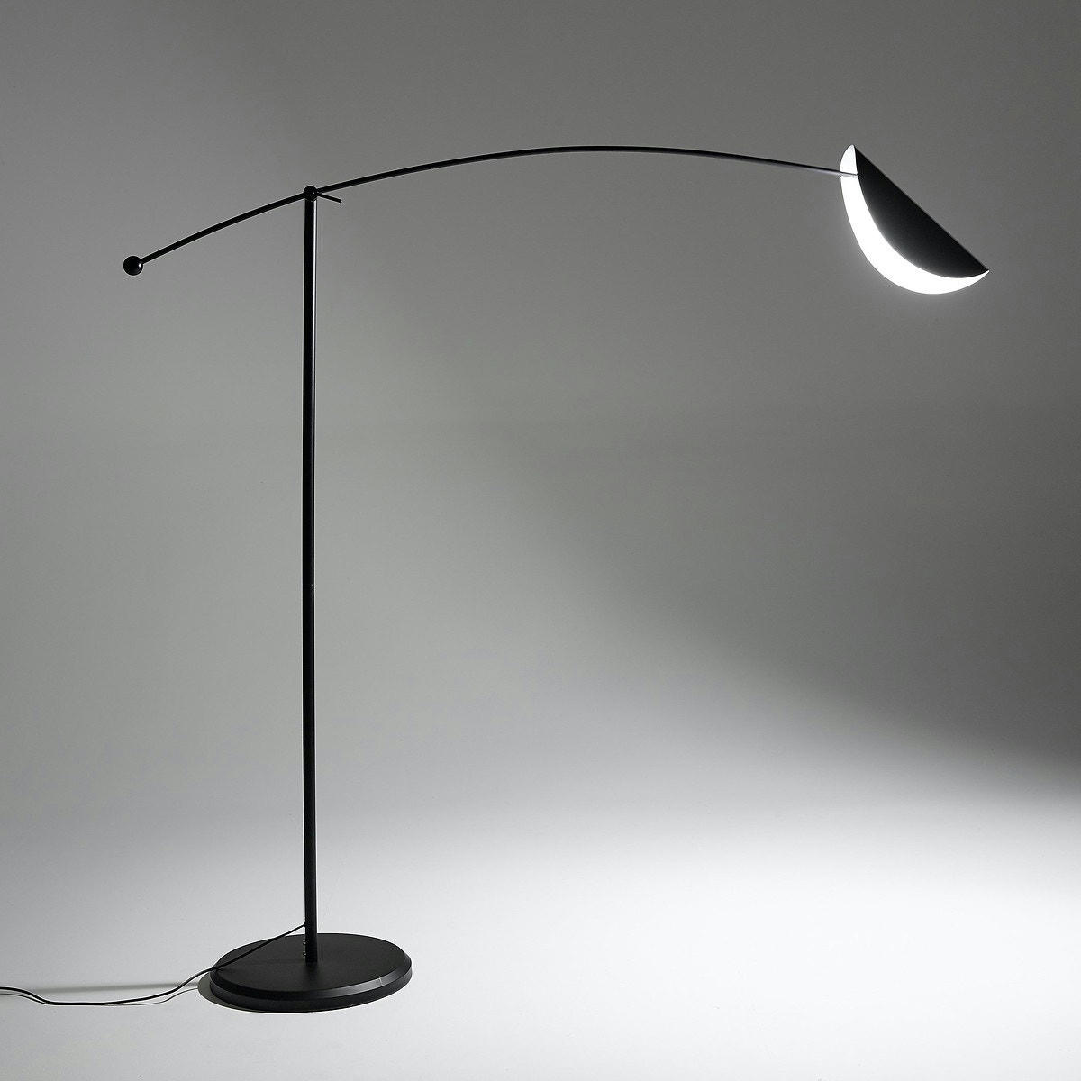Lampadaire forme arc Funambule