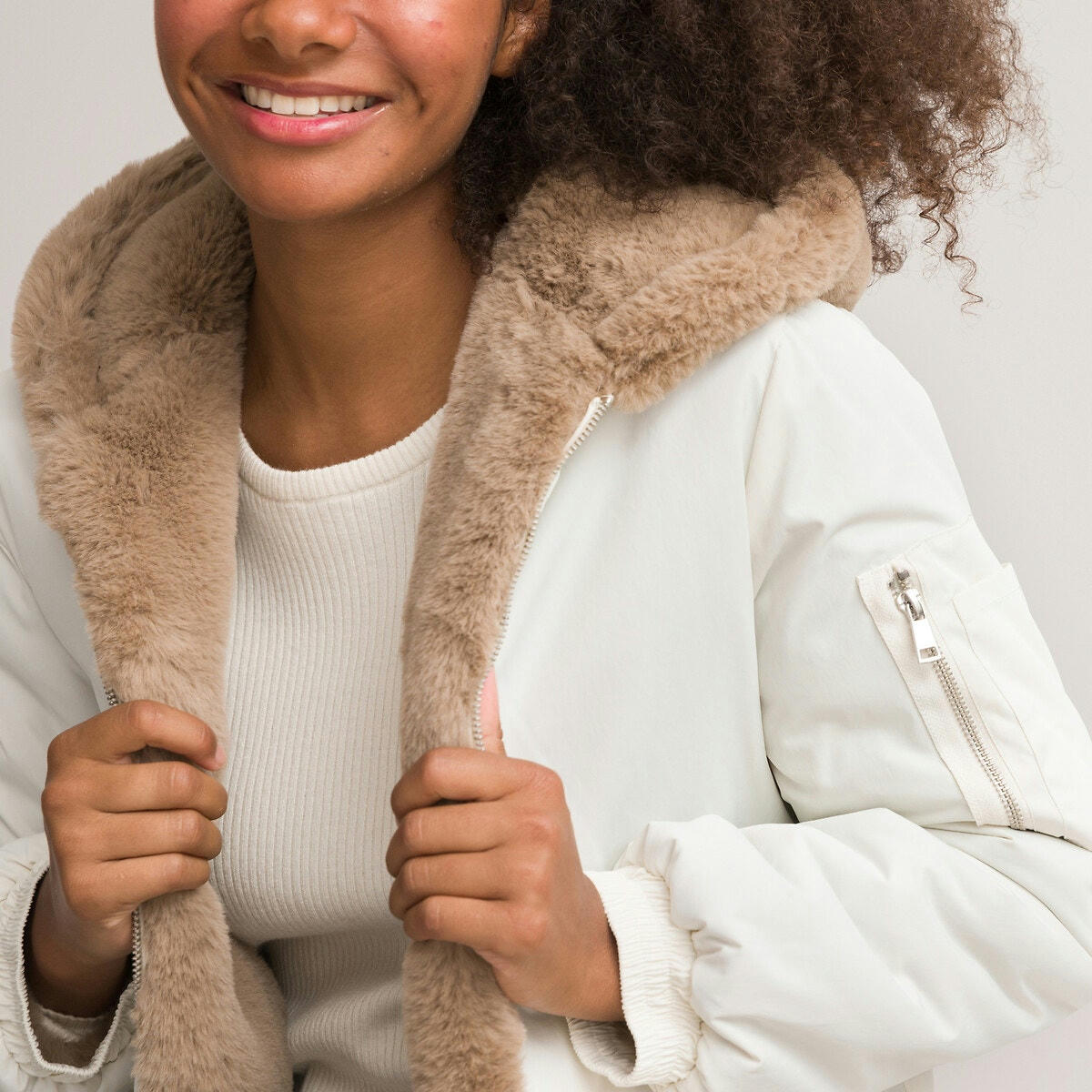 Blouson réversible tissu duveteux à capuche