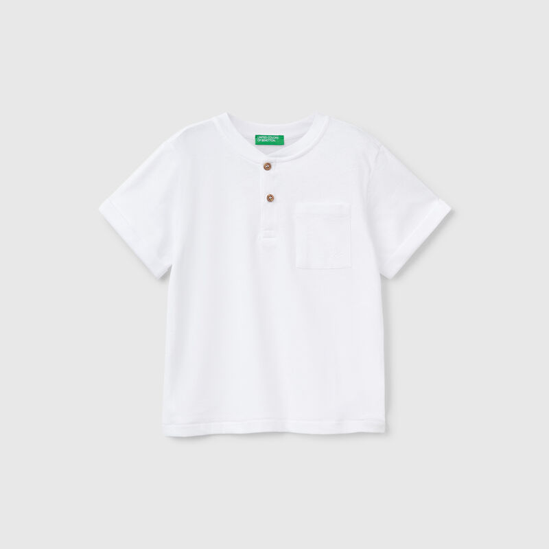 T-shirt with henley neck
