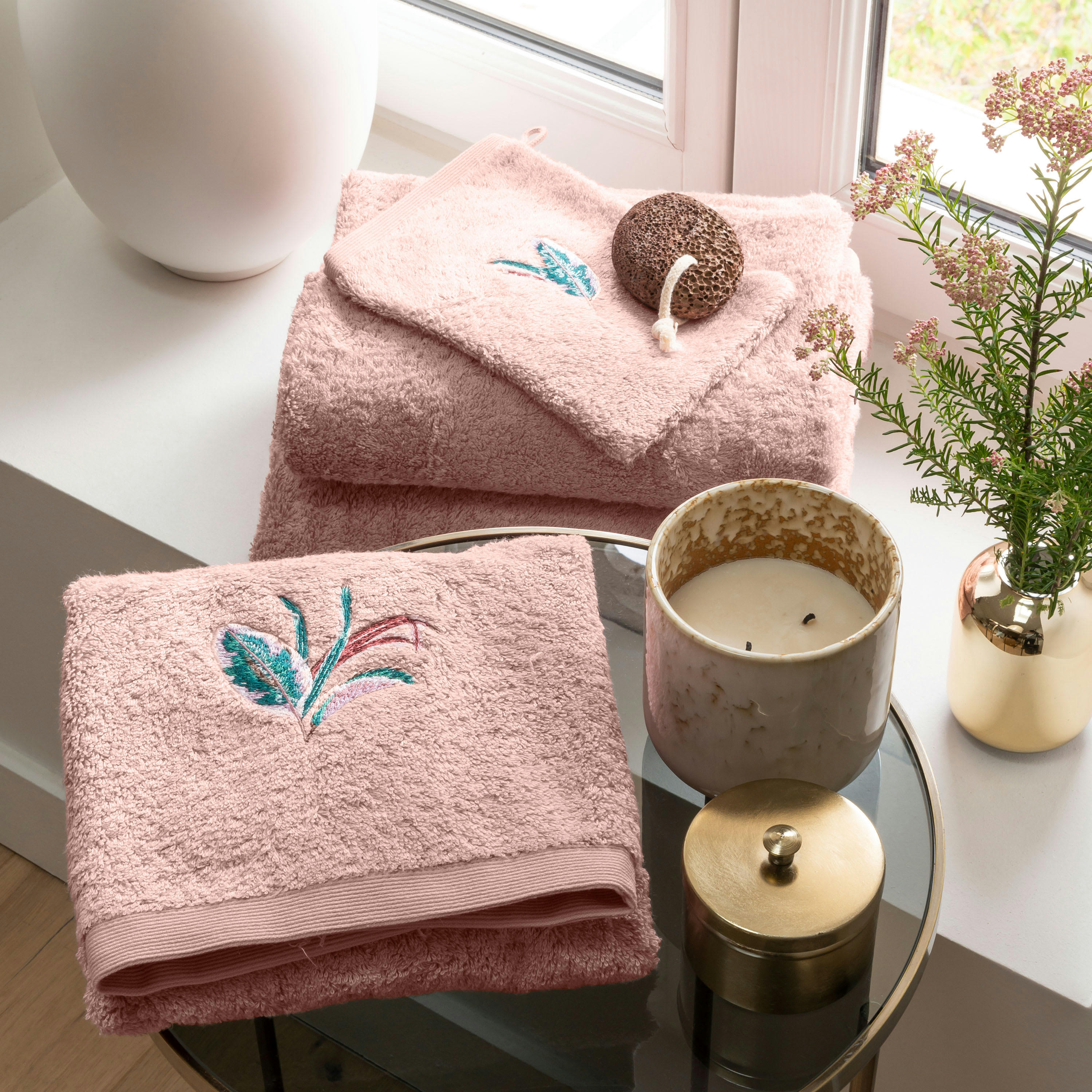 CALATHEA - Serviette de toilette coton brodé bouclette rose 50x90