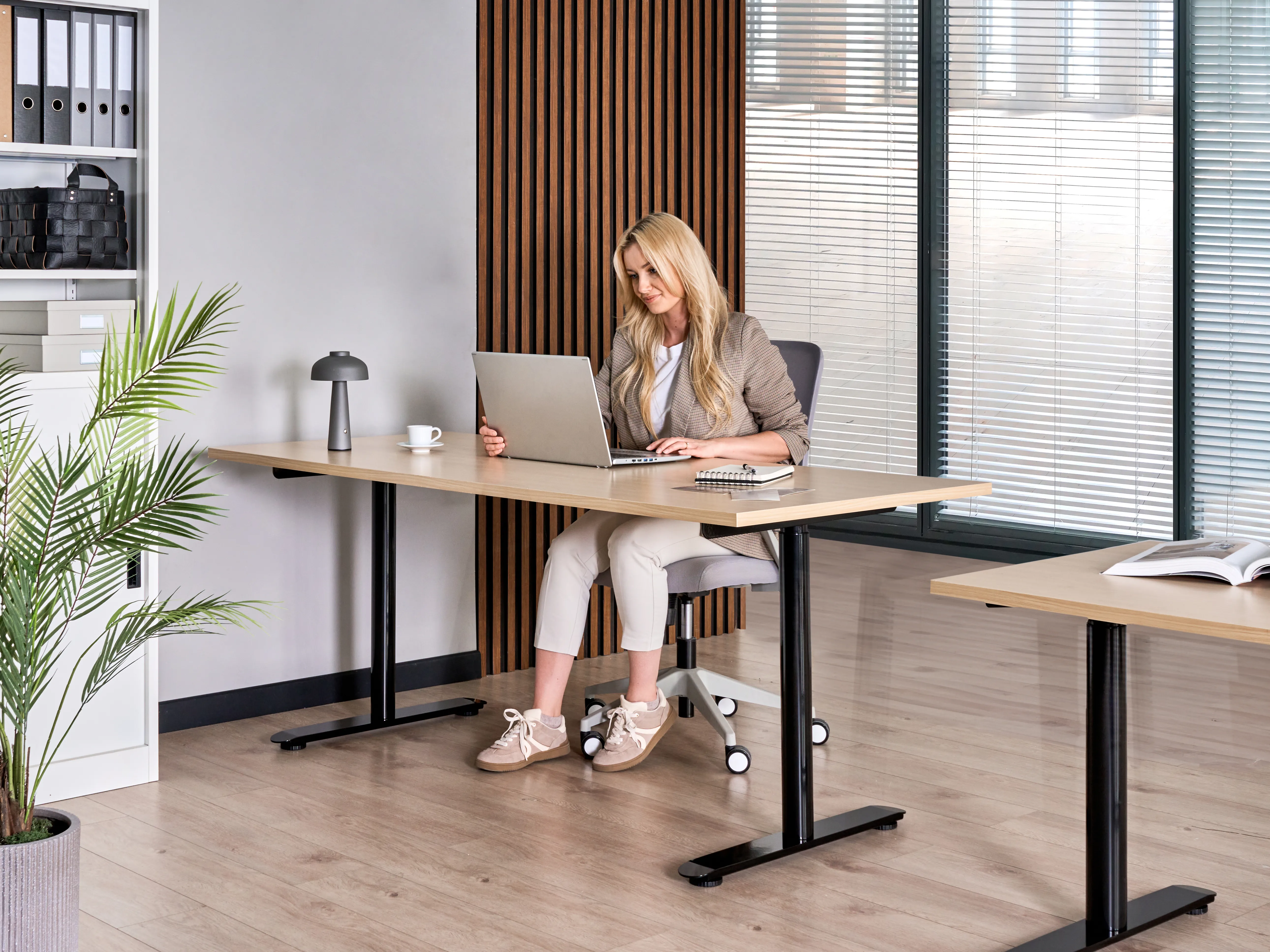 Electric Adjustable Standing Desk DESTINAS Black/ Light Brown 180 cm 72 cm