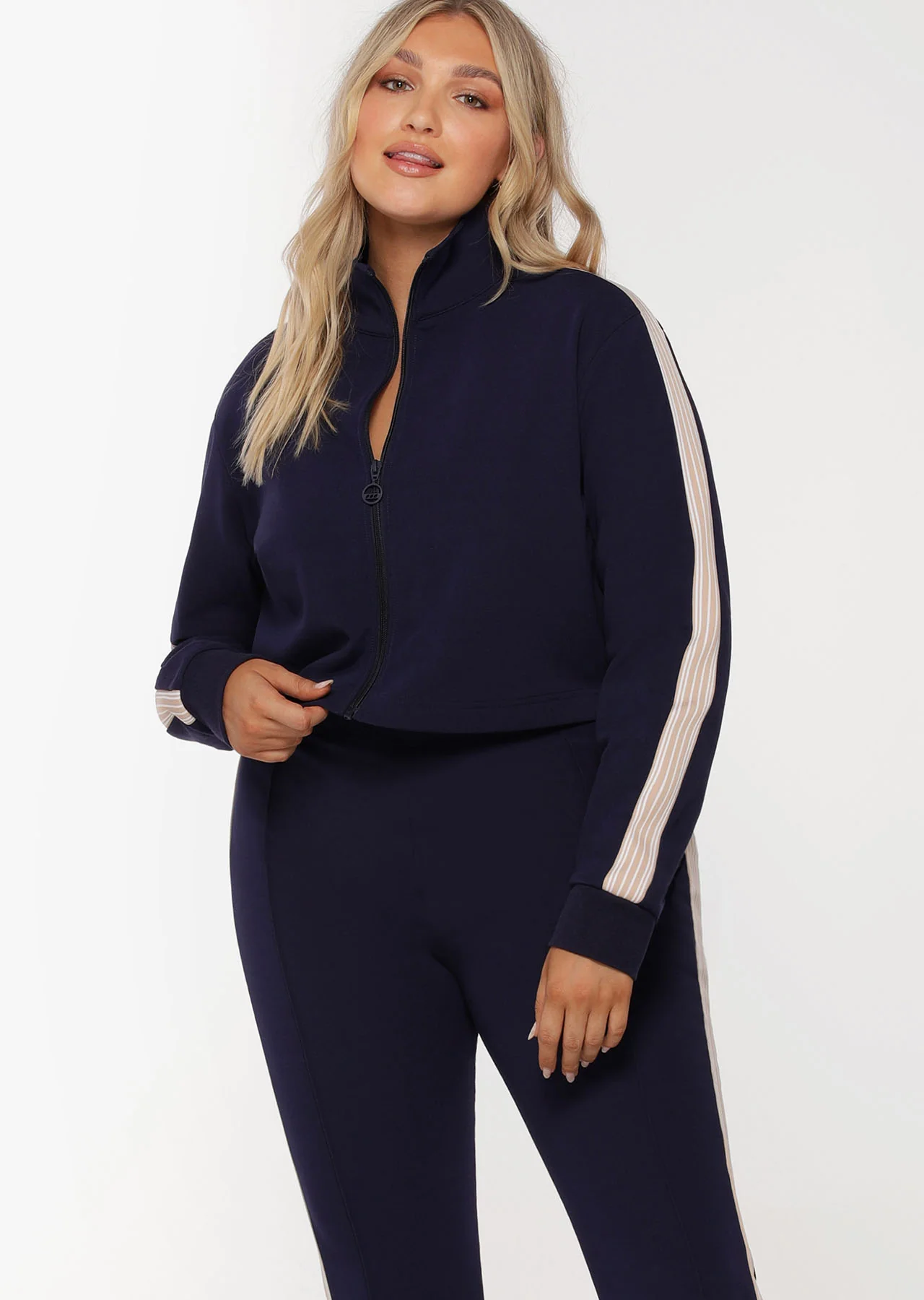 Modern Muse Active Zip Thru