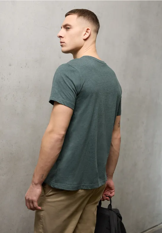 T-Shirt mit Rundhals und Chestprint