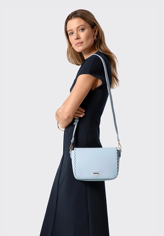 Damska crossbody z obszytą klapą niebieska