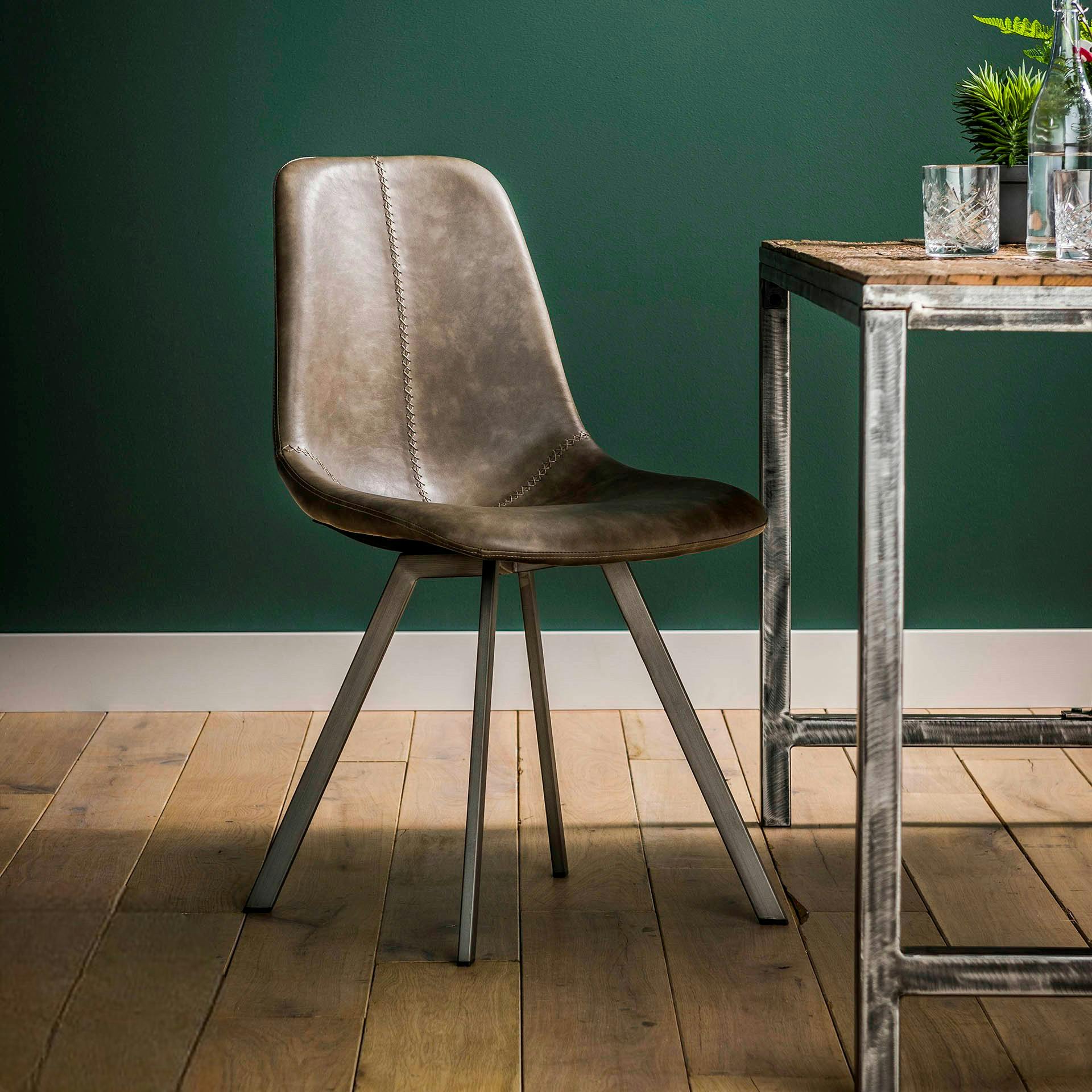 Chaise de table couture apparente taupe pied étoile HELSINKI (lot de 2)