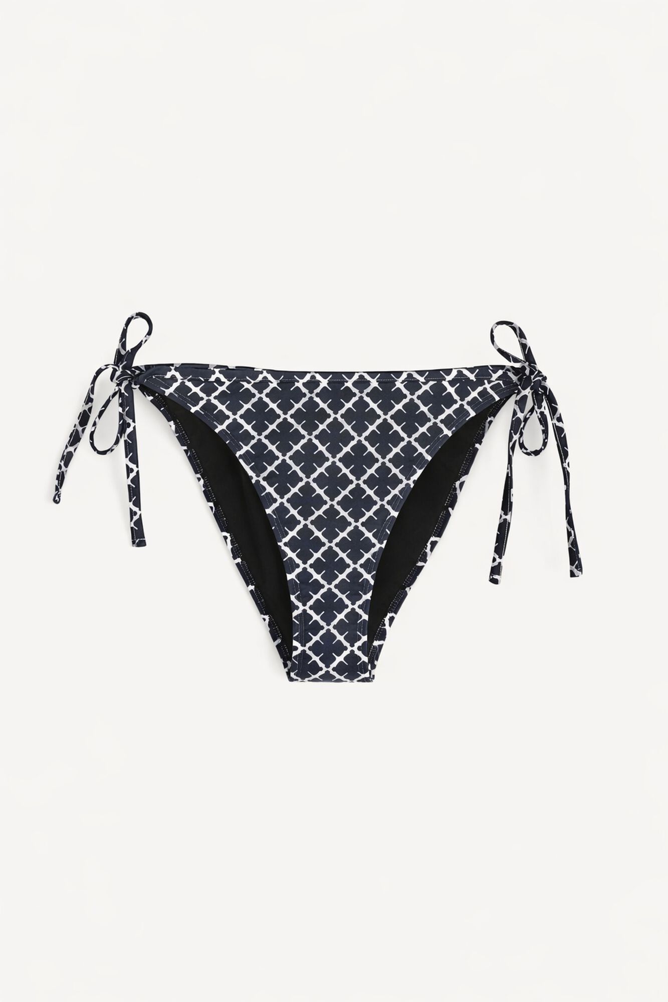 EXCLUSIVE: Astra bikiniunderdel