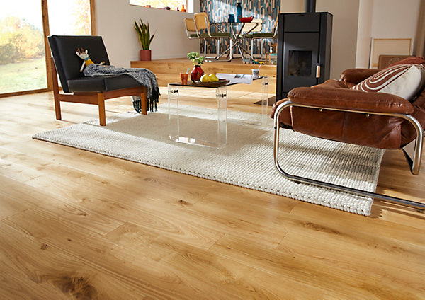 Parquet contrecollé clipsable Visby M en chêne verni blond rustique