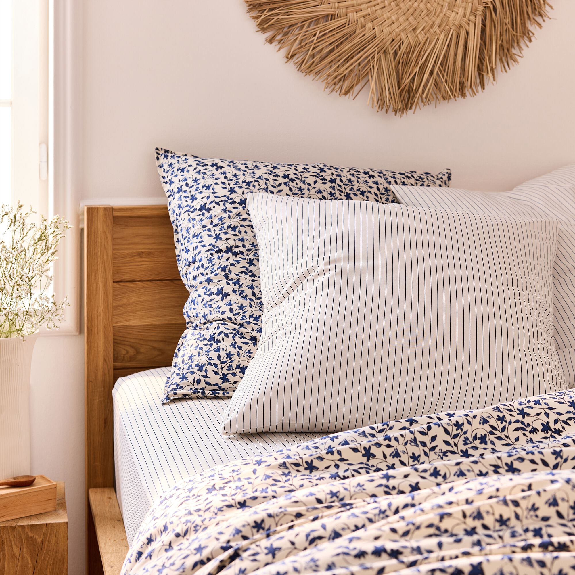 MIRAGE - Lot de 2 taies d'oreiller rayées en coton 63x63cm - bleu abysse