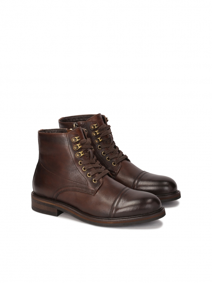 Elegant brown men's boots