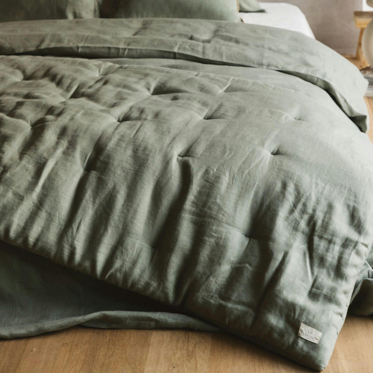 LES ESSENTIELS - Edredon en lin lavé vert d'eau 90x190