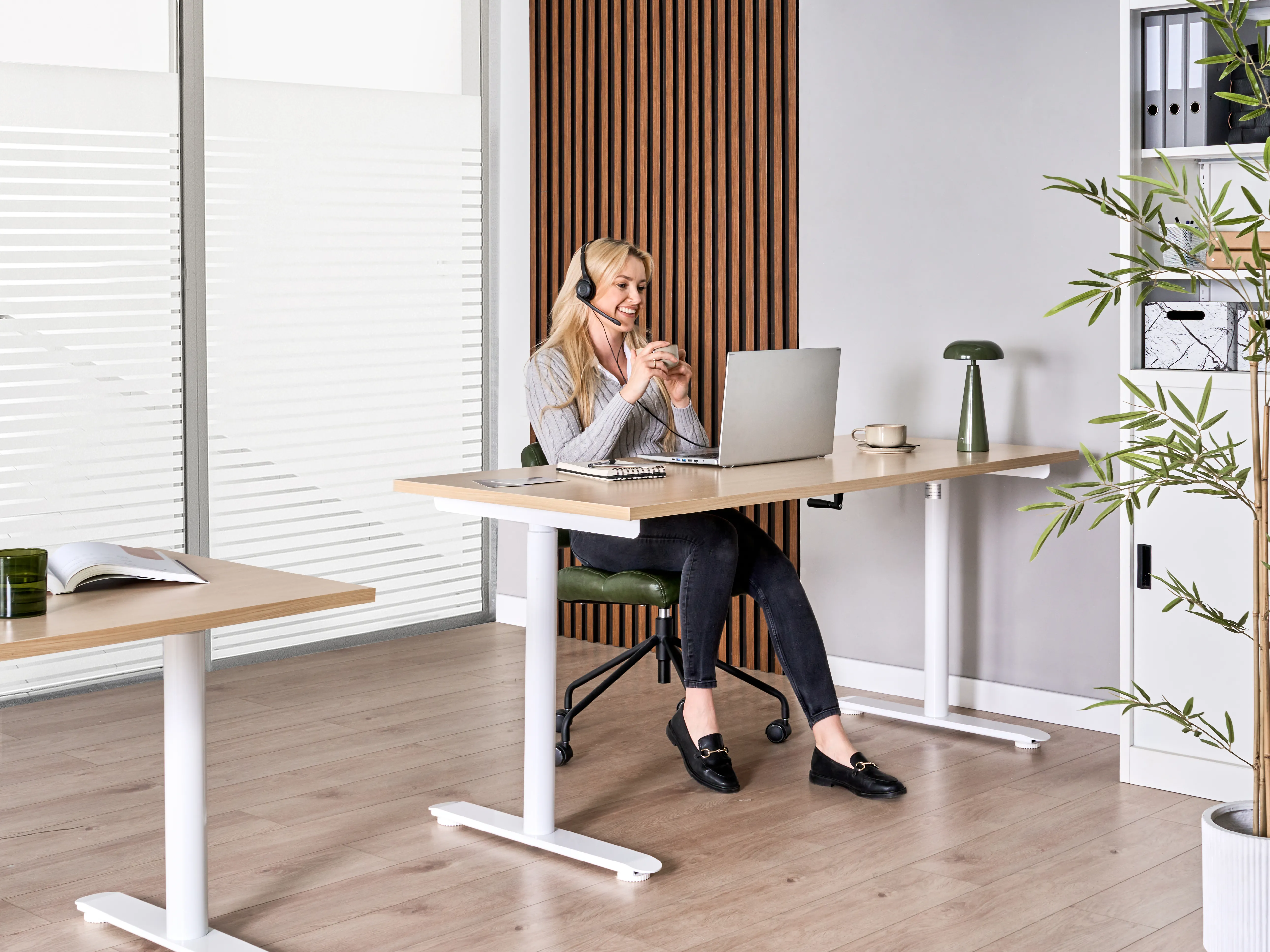 Manual Adjustable Standing Desk DESTINAS Light Brown/ White 160 cm 72 cm